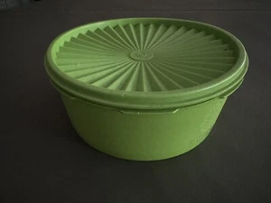 Vintage 8" Tupperware Lime Green Apple Canister & Lid Servalier 1204-2 - Picture 1 of 5