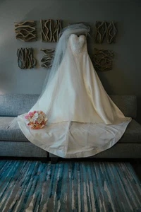 Wedding Dress (pronovias, White One Collection, Milky White, US Size 6) - used - Picture 1 of 8