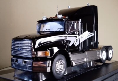 FORD AEROMAX 1990 1/43 IXO (BLACK/SILVER) - Imagen 1 de 4