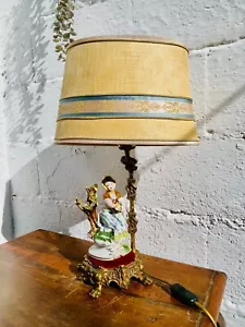 Antigua lámpara de mesa clásica europea, porcelana, bronce, figurativa, Austria años 20 - Imagen 1 de 10