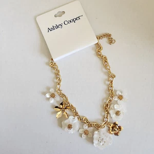 Ashley Cooper Just Julez Fauna Beaded Necklace Floral Flower White and Gold 14 " - Picture 1 of 4