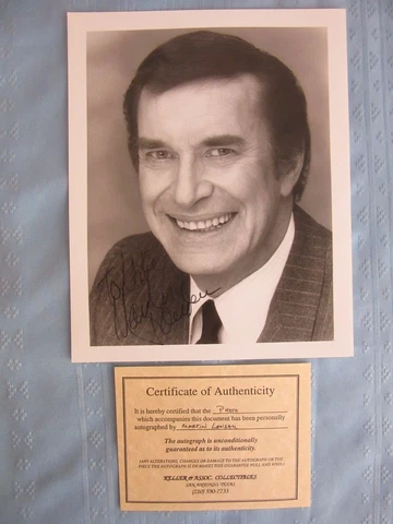 RARE SIGNED ORIGINAL W/COA MARTIN LANDAU BLACK & WHITE 8 X 10 PHOTO Cover