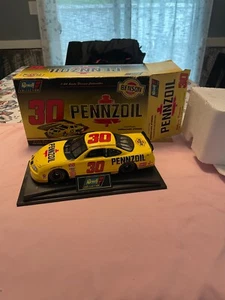 Revell Johnny Benson 1996 Pontiac Grand Prix 1:24 Diecast Car - Picture 1 of 8