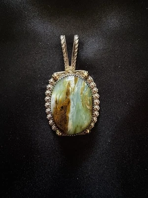 Colgante de ópalo de madera peruano en plata de ley pesada estampado por artista MCM Foto 1 de 4