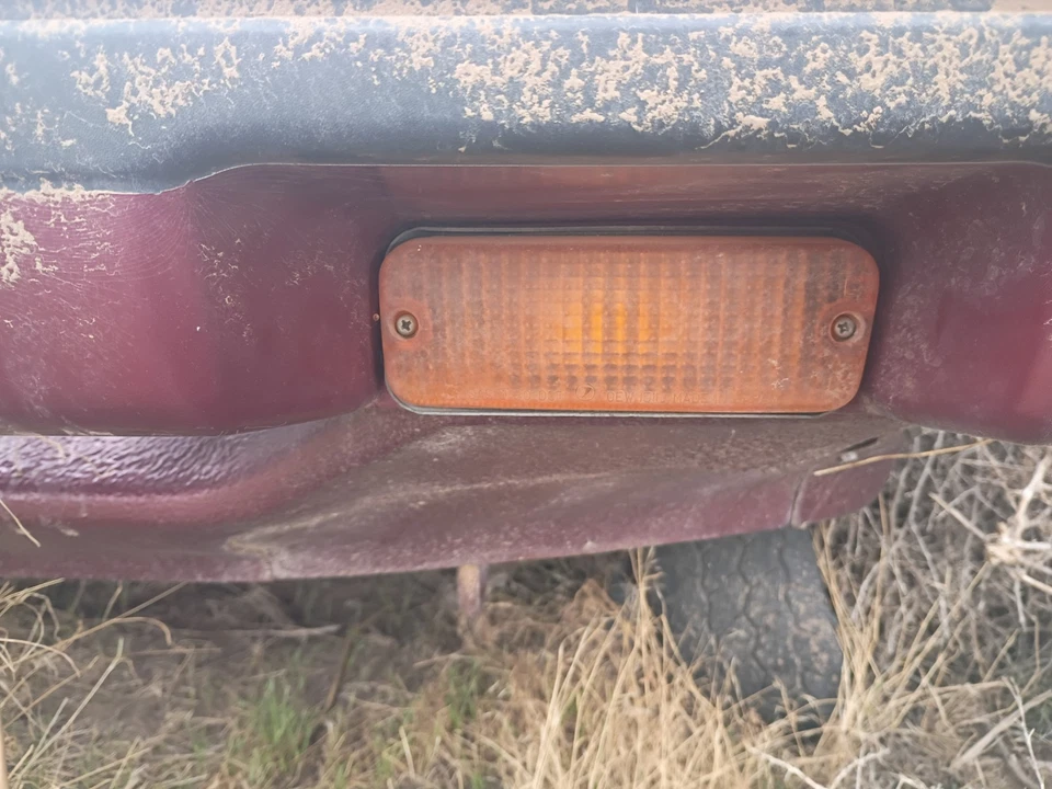 Luz marcadora derecha Subaru GL Wagon 1984-1989 Foto 1 de 1