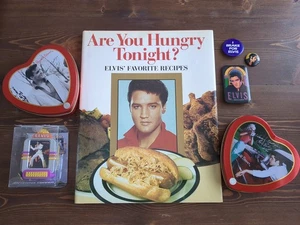 Lote mixto de prendedores de colección/memorabilia de Elvis Presley de libro de recetas latas  - Imagen 1 de 12
