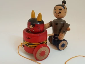 Juguete articulado vintage Momotaro Oni folclore japonés tallado madera - Imagen 1 de 14