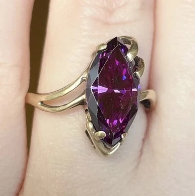 Anillo Vintage Circonita Cúbica Púrpura: Oro Amarillo 10k Declaración Marqués Talla 6.25 Foto 1 de 4