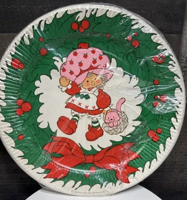 Vintage 1981 Strawberry Shortcake Christmas Wreath Paper Plates 10 Ct NOS New - Image 1 of 4