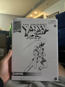 Hasbro Marvel Legends X-Force Deadpool Modellino mai aperto DANNEGGIATO - Foto 1 di 6