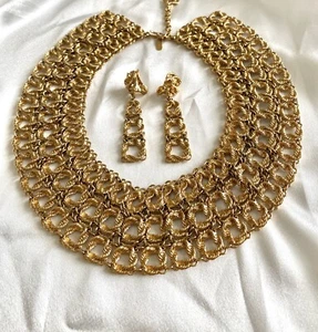 VINTAGE 70s MONET GOLD TONE EGYPTIAN REVIVAL NECKLACE & EARRINGS RARE! - Picture 1 of 11