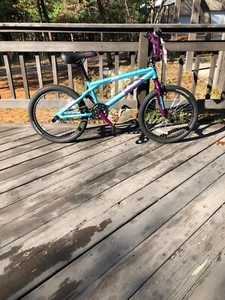 MONGOOSE FEATURE 20"FREESTYLE BIKE Blue,Purple - Picture 1 of 8