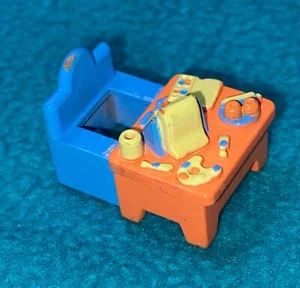 Anillo Polly Pocket MIDGE'S ESCUELA ESCRITORIO TOP solo 1989 de colección bluebird - Imagen 1 de 2