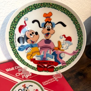 Vintage 1975 Schmid Walt Disney's Christmas Collector Plate-Donald-Mickey-Goofy - Picture 1 of 8
