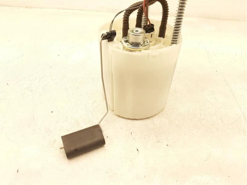 Conjunto de bomba de combustible 3,6 L tracción delantera Opt NU6 2014-2019 Cadillac XTS 13578374 Foto 1 de 4