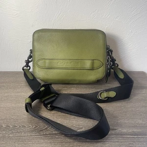 SELTENE grüne Coach Charter Umhängetasche aus genarbtem Leder mit schwarzem Riemen - Bild 1 von 24
