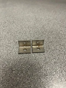 Paar 2 Metallwinkel, 1 kleines Schraubenloch und 1 größeres - Bild 1 von 9