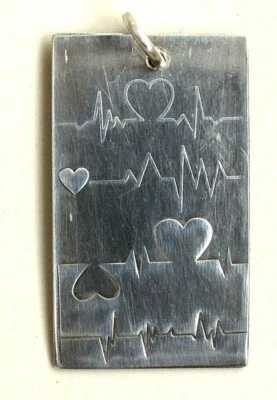 Hecho a mano 999. Colgante de plata fina MY HEARTBEAT Foto 1 de 4