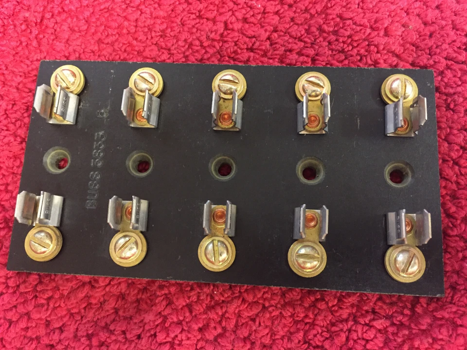 3833-5 BUSSMANN 5 POLE 30a 250V FUSE BLOCK - Image 1 of 1