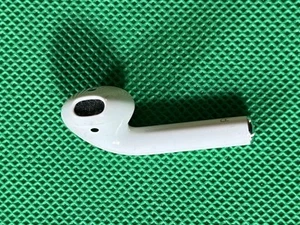 Apple AirPods Right Earbud Only – Replacement R Side – A2032 – 1st/2nd Gen - Zdjęcie 1 z 4
