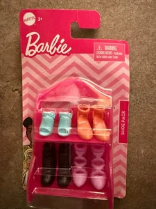 Barbie Schuhpaket - rosa Regal mit 4 Paar Barbie Schuhen NEU in Verpackung kostenloser Versand - Bild 1 von 2