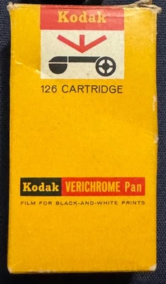 Cartucho de película de colección 1970 Kodak VP 126-12 Verichrome Pan nuevo stock antiguo 12 exposiciones Foto 1 de 4