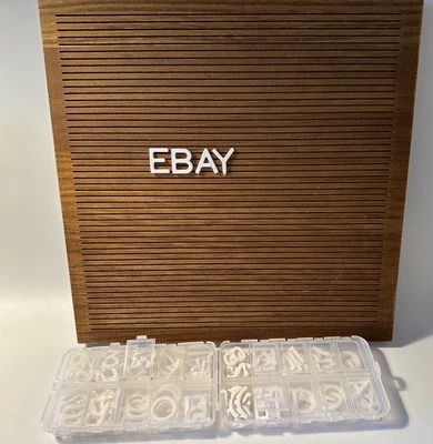 Tablero de letras colgante rústico marrón cuadrado de madera 14"x14" con letras/números blancos Foto 1 de 4