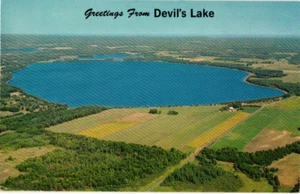 Postal cromada Webster Wisconsin Devils Lake Greetings vista aérea 1971 - Imagen 1 de 2