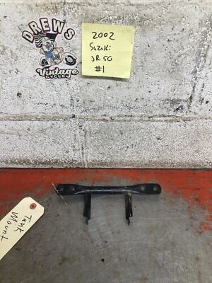 Крепление бензобака 2002 Suzuki Jr50 Jr - Изображение 1 из 3