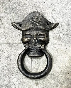 Battiporta nautica teschio pirata in ghisa, 6,5” x 4,5” - Foto 1 di 2