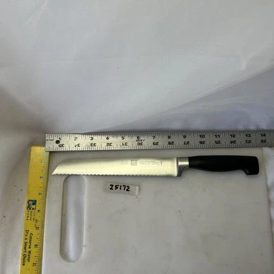 Zwilling J A Henckels 31076-200 8" Bread Slicing Knife 4 Star Solingen Germany - Imagem 1 de 4