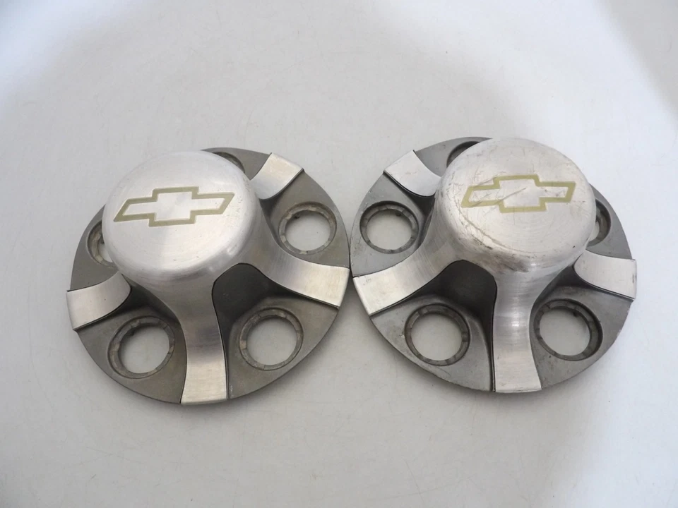 Pair of 1994 1995 1997 1998 1999 - 2005  Chevy Blazer, S-10 truck center caps - Image 1 of 4