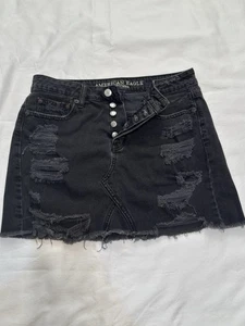 American Eagle schwarz Distressed Denim Minirock Knopfleiste Größe 4 - Bild 1 von 8
