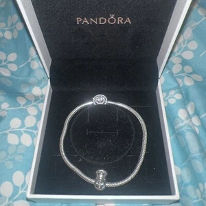 AUTHENTIC PANDORA MOMENTS HALO SNAKE CHAIN BRACELET W/SNOWMAN CHARM US SIZE 7.5" - Picture 1 of 3