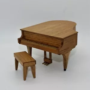 Music box pianoforte vintage "It's a Small World" in legno con movimento Sankyo 98-22 - Foto 1 di 12