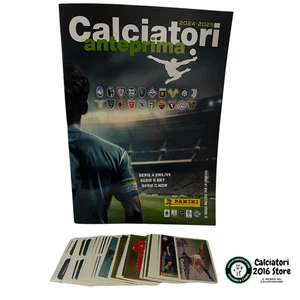 Calciatori Panini Anteprima 2024/25 - Album Vuoto + Lotto 155 Figurine diverse - Picture 1 of 1