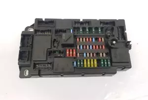 2011-2016 R56 LCI MINI COOPER HATCH FOOTWELL JUNCTION FUSEBOX - Picture 1 of 10