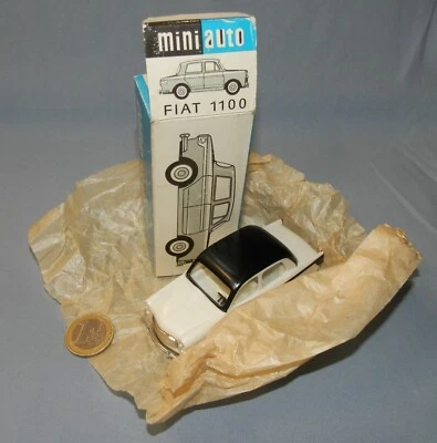 Mini Auto Kaden KDN 1/43 : Fiat 1100 Lusso Berlina (Ex-Politoys APS)(Blanc) - Photo 1/4