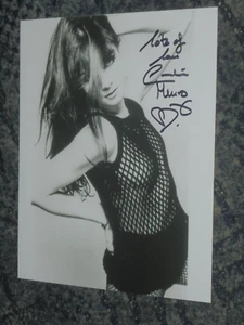 CAROLINE MUNRO- JAMES BOND  / SEXY - 10x8  PHOTO  SIGNED. 2 DIFFERENT CHOICES (7 - Foto 1 di 2