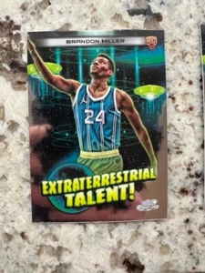 Tarjeta de radiocontrol de talento extraterrestre cósmico cromada Topps 2023-24 Jordan Hawkins #et21 - Imagen 1 de 1