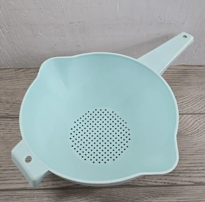 Vintage Tupperware Aqua Blue 2 Qt Strainer Colander w/ Handle & 2 Spouts #1523 - Image 1 of 4