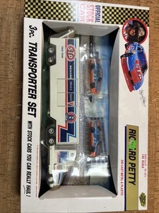 Richard Petty 1/64 Scale Die Cast Metal & Plastic NASCAR Transporter Set - Picture 1 of 6