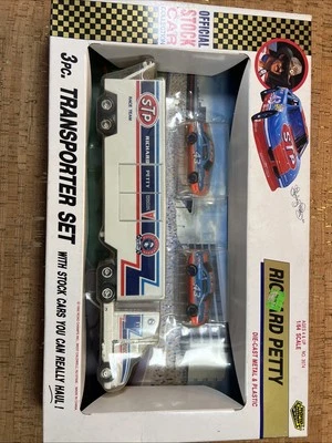 Juego de transportador NASCAR Richard Petty escala 1/64 de metal fundido a presión y plástico Foto 1 de 4