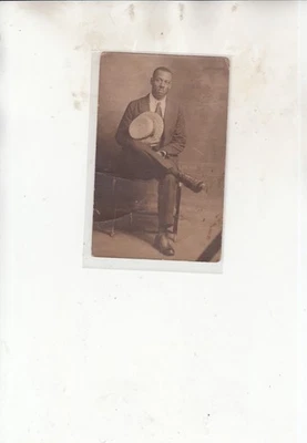 Antigua postal afroamericana RPPC hombre bien vestido Foto 1 de 2