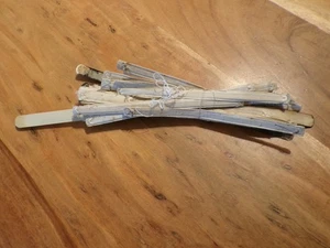 Lot de 28 anciennes baleines de corset différentes - Picture 1 of 6