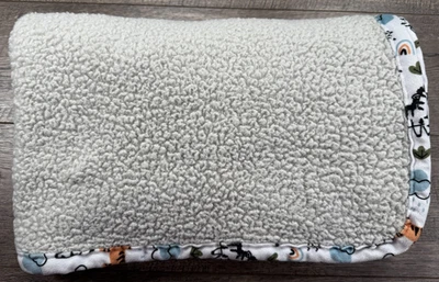 Manta de bebé Cribmates gris safari animales de zoológico Foto 1 de 4