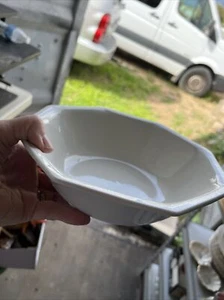 Open Vegetable Bowl HERITAGE WHITE, Johnson Brothers,octagon / bead edge - Picture 1 of 3