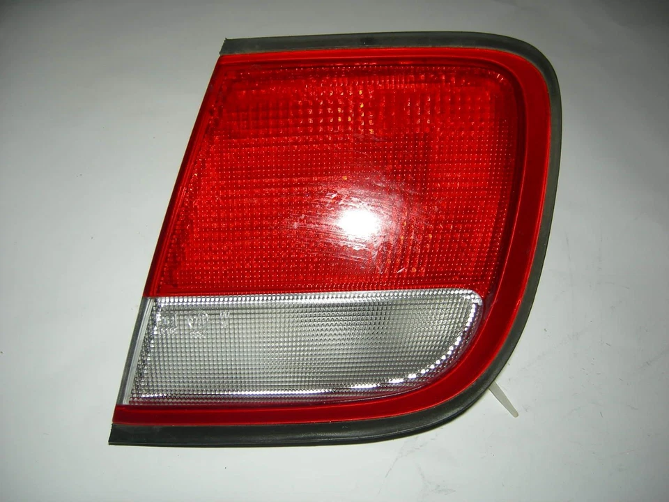 原始设备制造商尾灯适用于马自达 Millenia Assy 右盖 — 第 1/1 张图片
