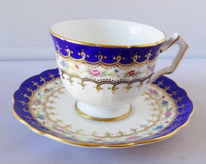 Platillo de taza de té Aynsley blanco azul cobalto detalle dorado pequeños ramos de rosas - Imagen 1 de 11