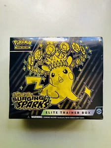 2024 Pokémon Scintille Urgenti ETB Elite Trainer Box SIGILLATO IN FABBRICA - Foto 1 di 2